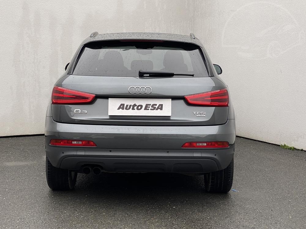 Audi Q3 2.0 TFSi Serv.kniha