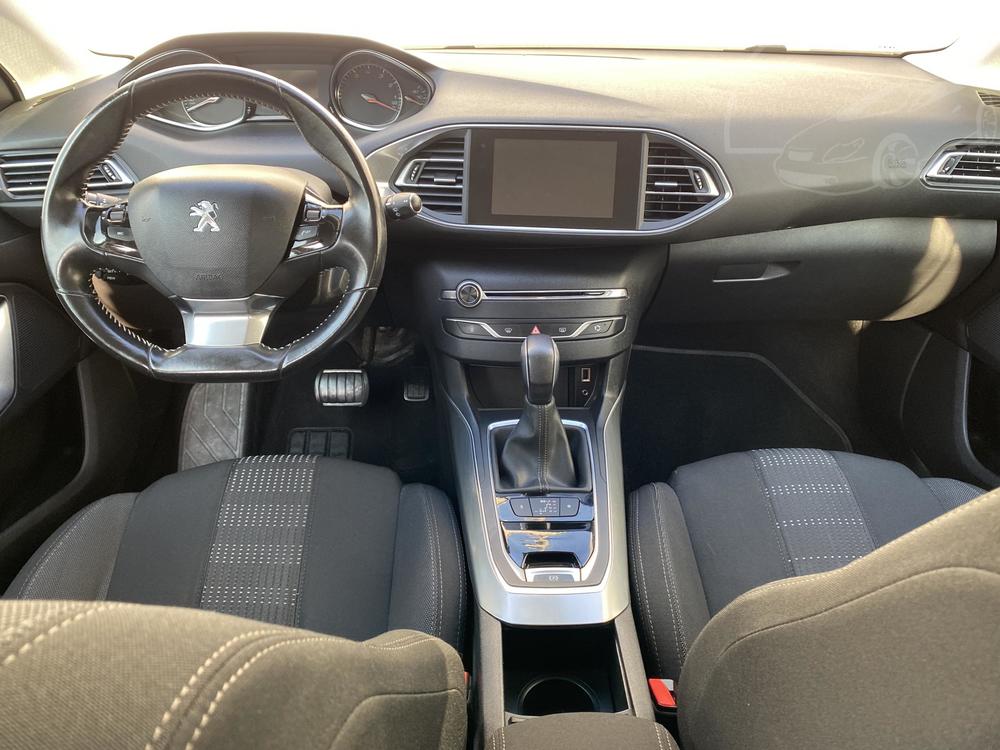 Peugeot 308 1.2 PT Serv.kniha