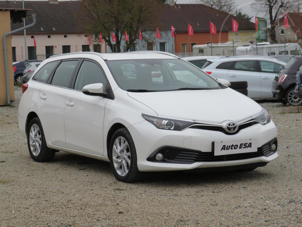 Prodm Toyota Auris 1.6 i Serv.kniha