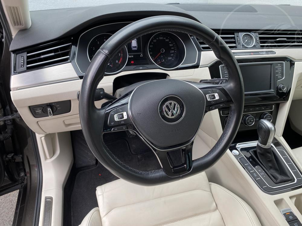 Volkswagen Passat 1.8 TSi Serv.kniha