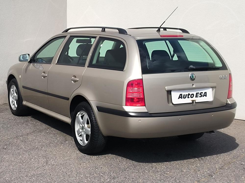 koda Octavia 1.6 i Serv.kniha