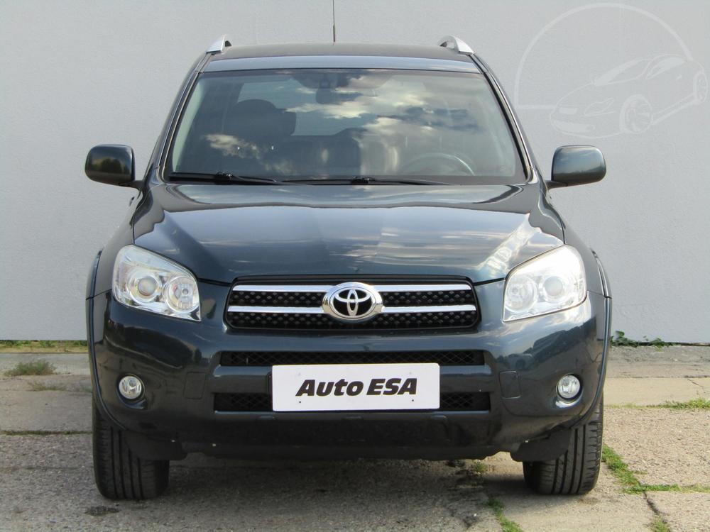 Toyota RAV4 2.2 D, R