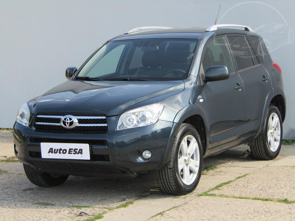 Toyota RAV4 2.2 D, R