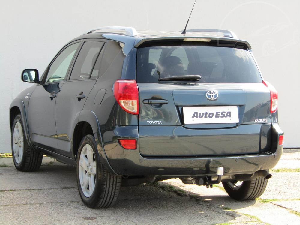 Toyota RAV4 2.2 D, R