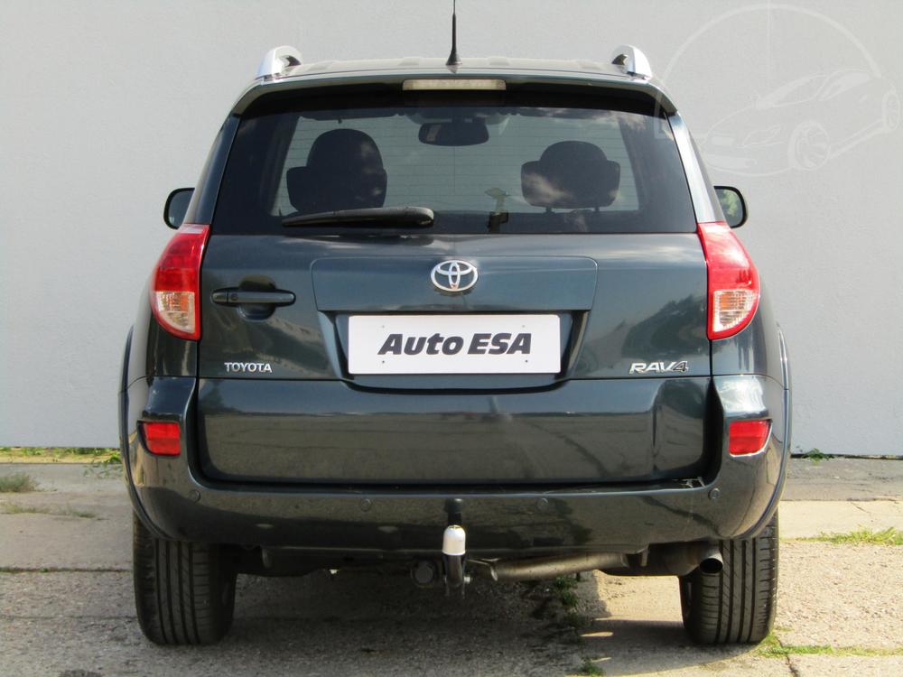 Toyota RAV4 2.2 D, R