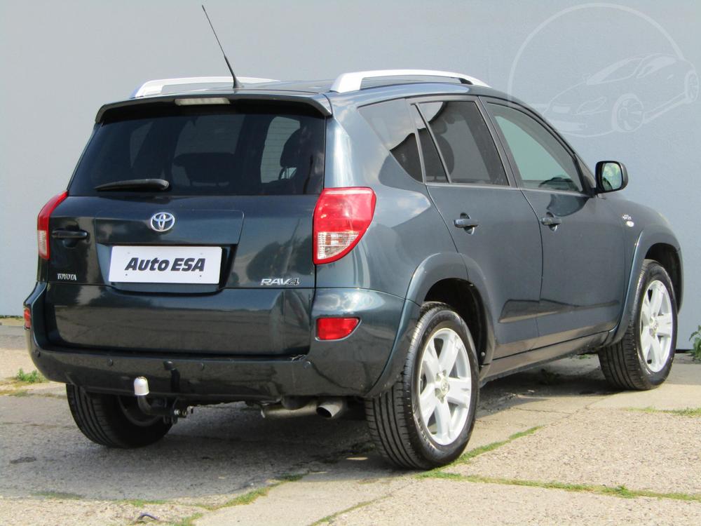 Toyota RAV4 2.2 D, R