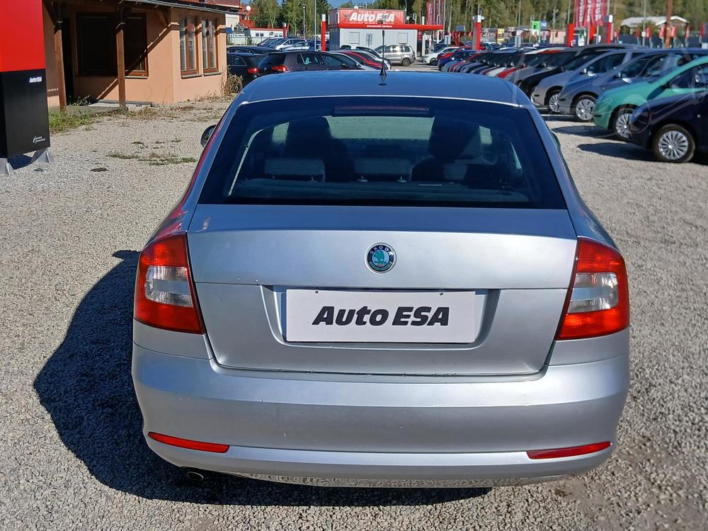 koda Octavia II 1.6 i, R