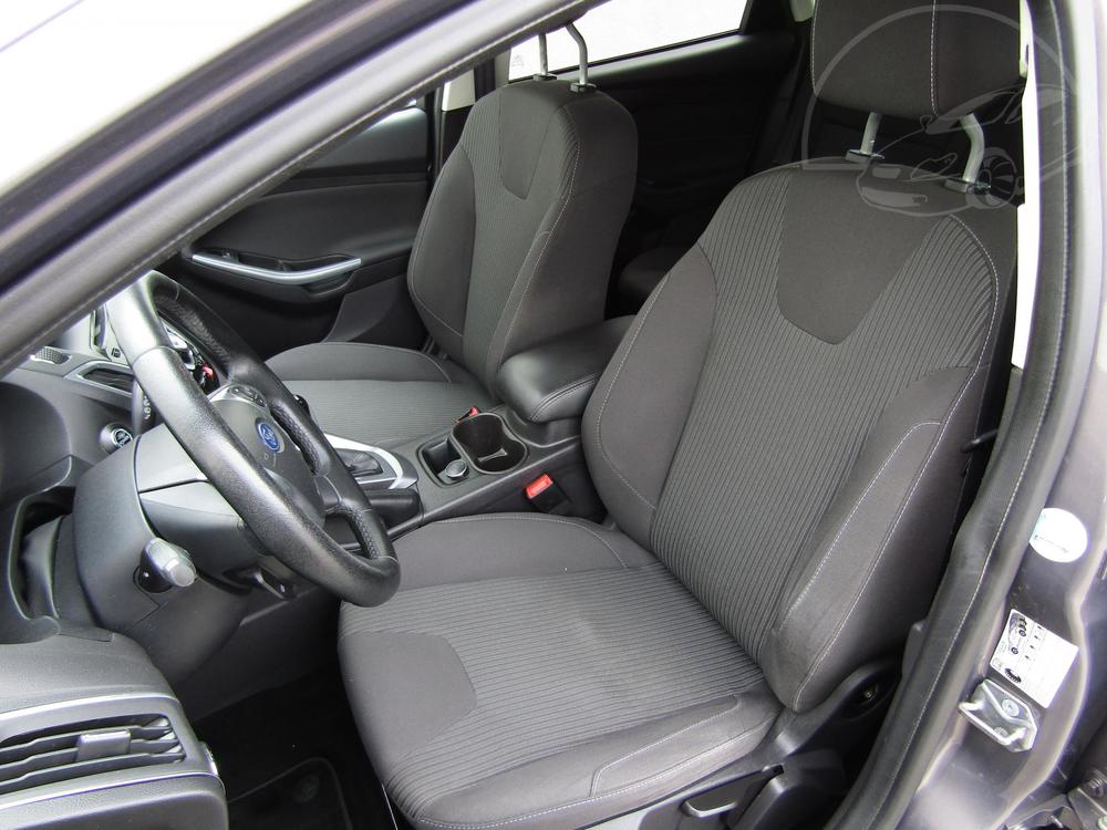 Ford Focus 1.6 i, R