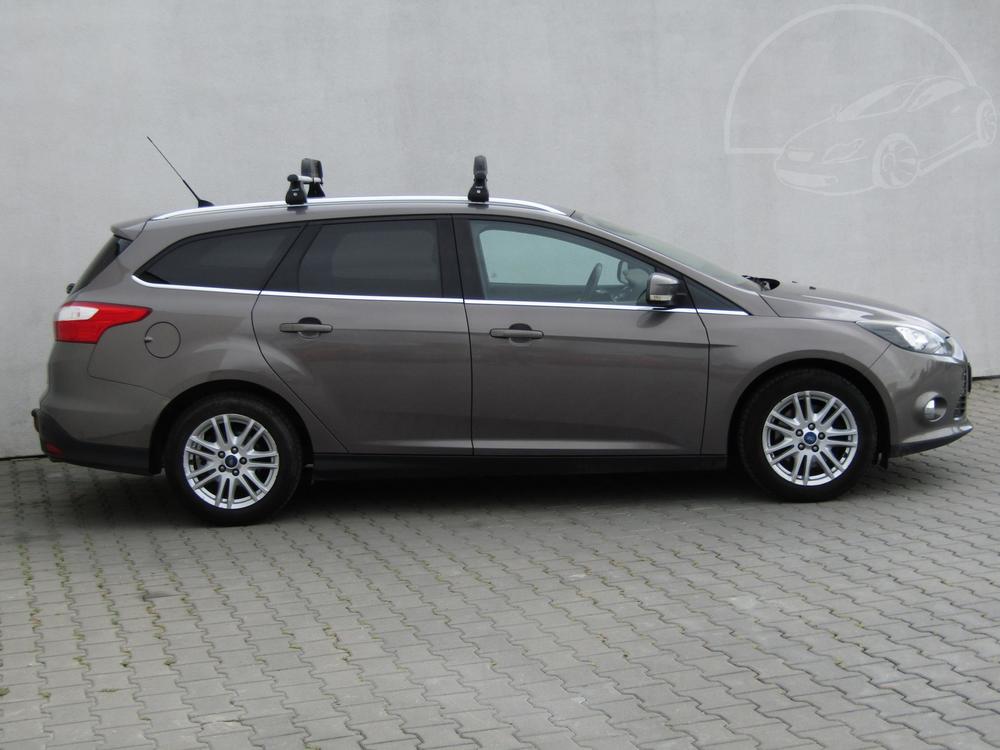 Ford Focus 1.6 i, R