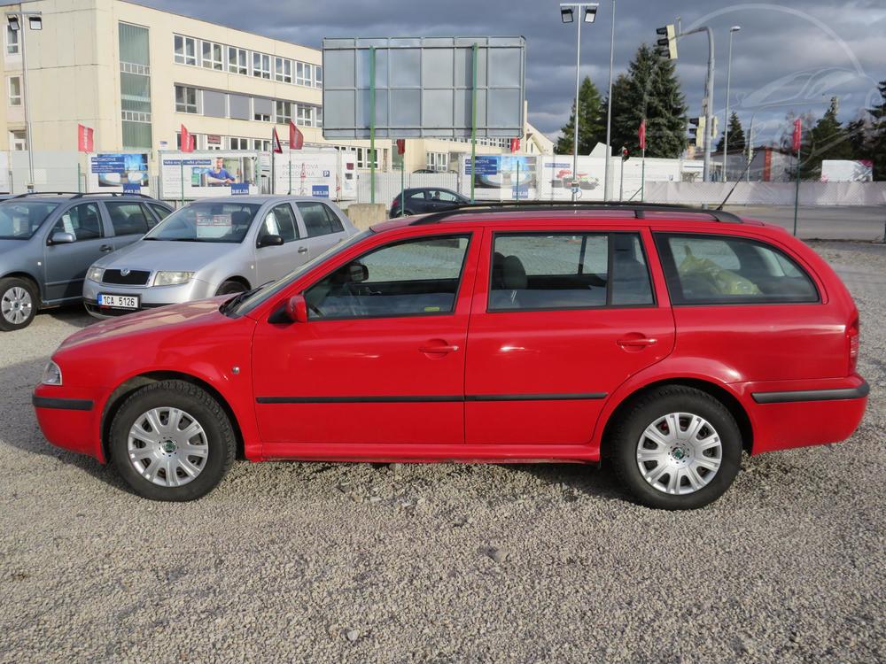 koda Octavia 1.6 i Serv.kniha, R