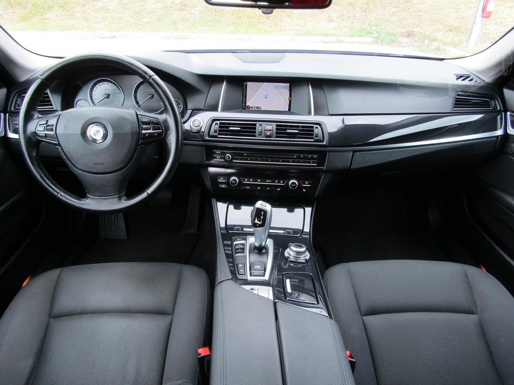 BMW 5 3.0 D Serv.kniha, R