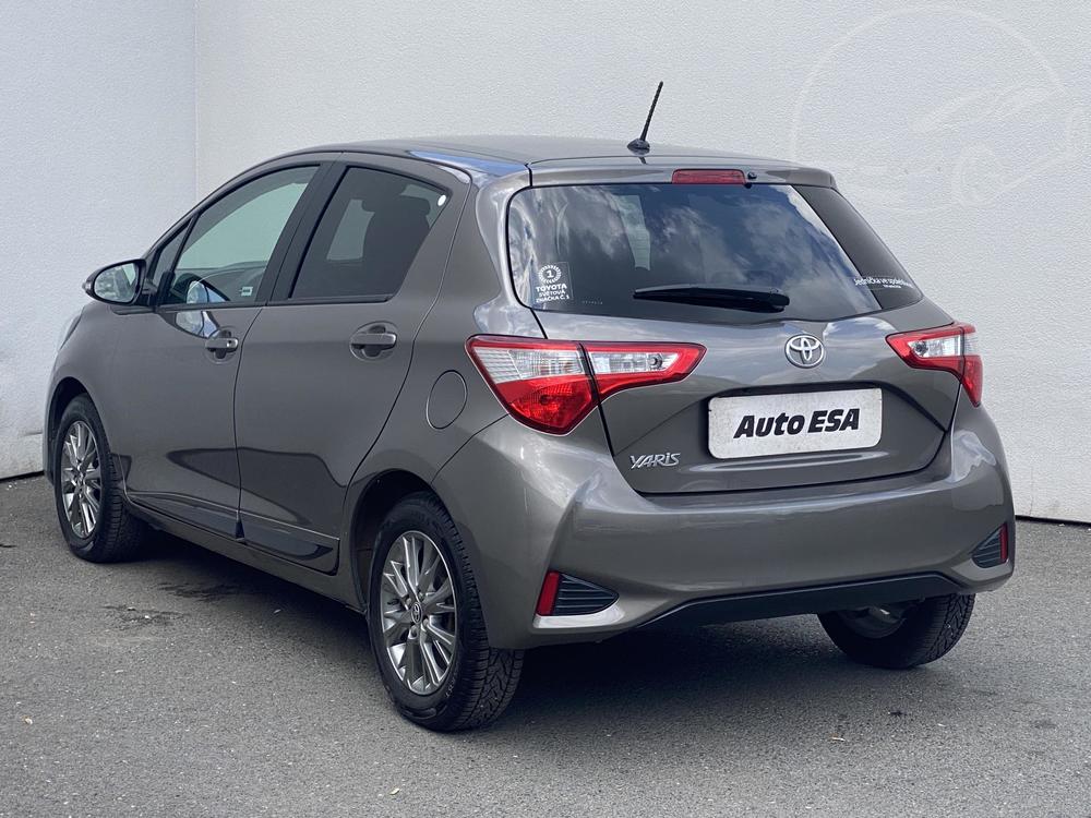 Toyota Yaris 1.5 i 1.maj Serv.kniha, R