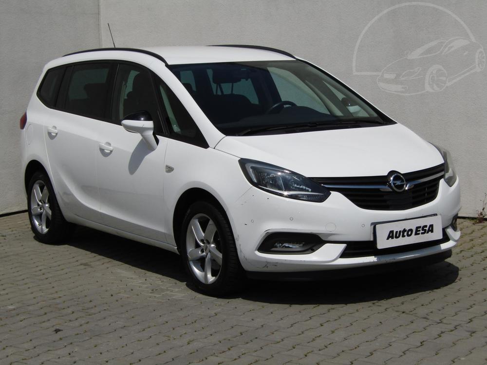 Opel Zafira 1.4 T 1.maj, ČR