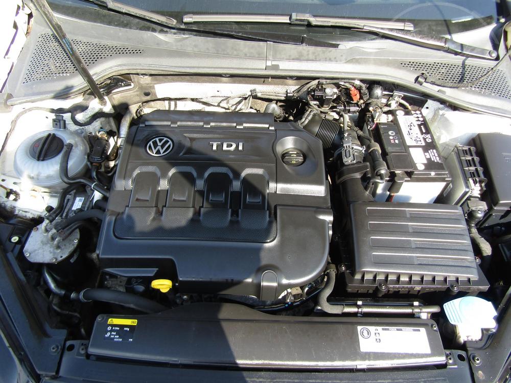 Volkswagen Golf 1.6 TDi, R