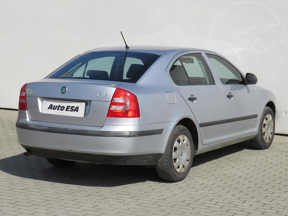 koda Octavia II 1.6 i, R