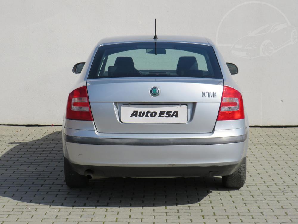 koda Octavia II 1.6 i, R