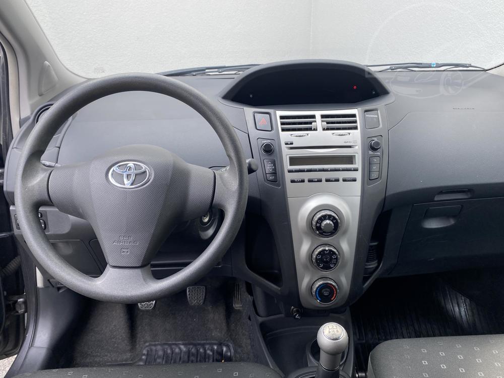 Toyota Yaris 1.3 i, R