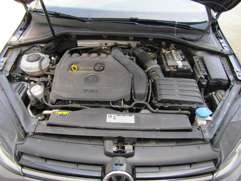 Volkswagen Golf 1.5 TSi, R