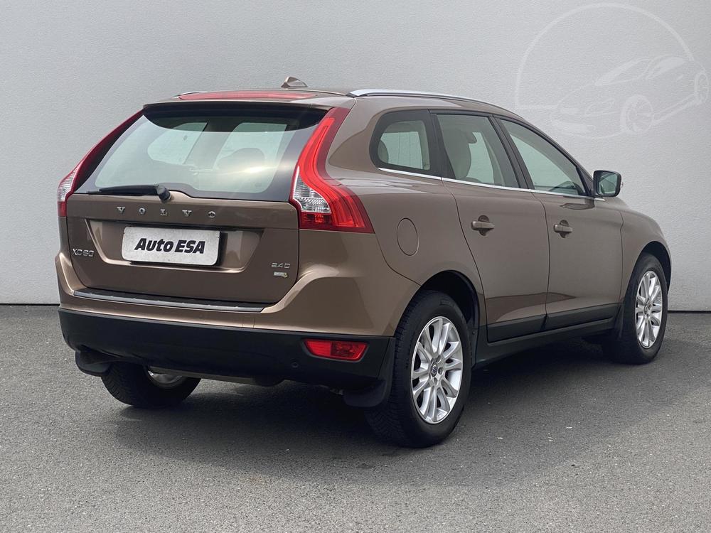 Volvo XC60 2.4 D Serv.kniha