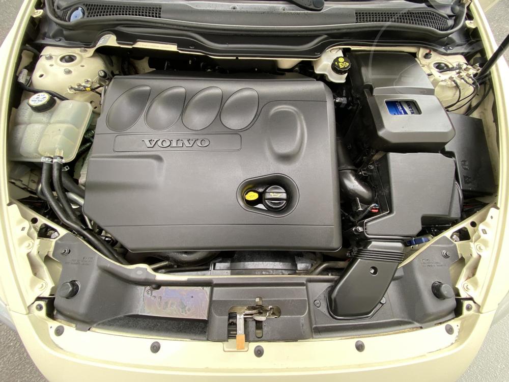 Volvo C70 2.0 D 1.maj Serv.kniha, R