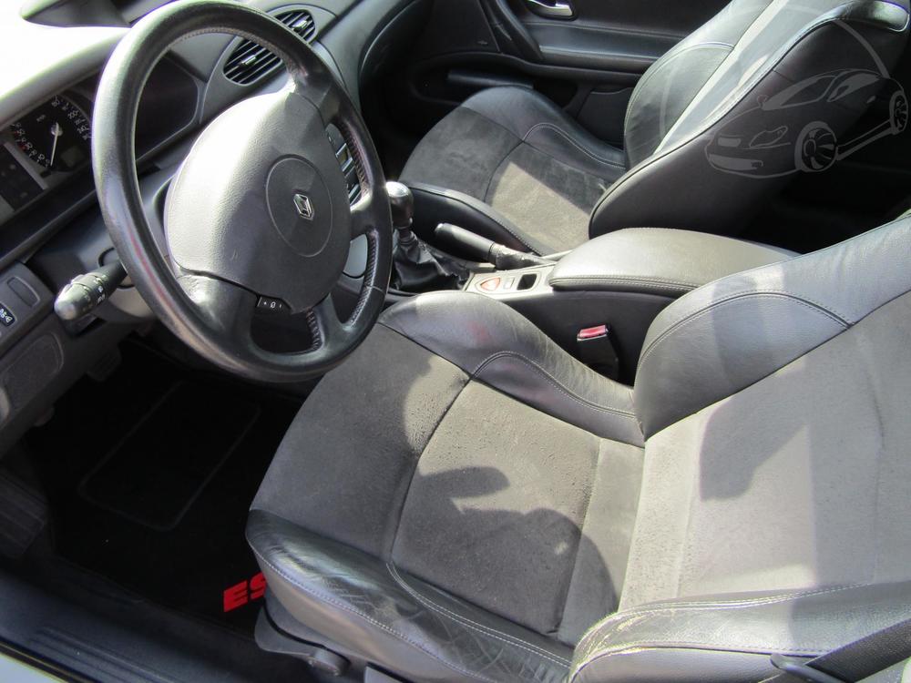 Renault Laguna 2.0 T, R