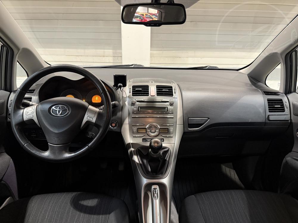 Toyota Auris 1.6 i Serv.kniha, R