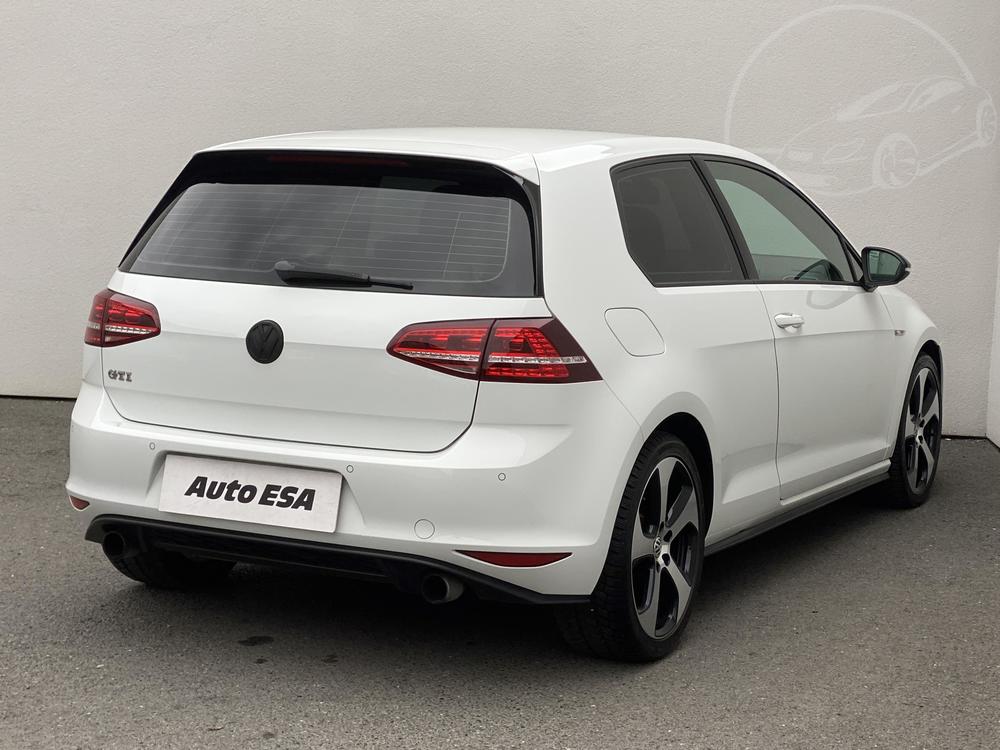 Volkswagen Golf 2.0 TSi