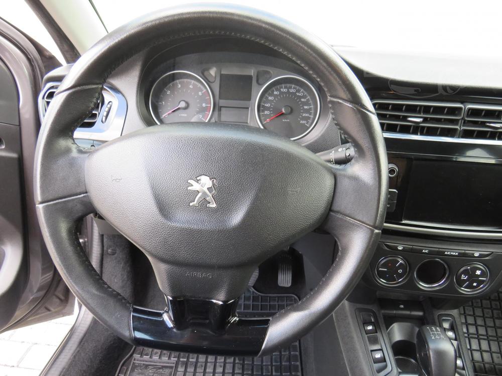 Peugeot 301 1.2 PT, R