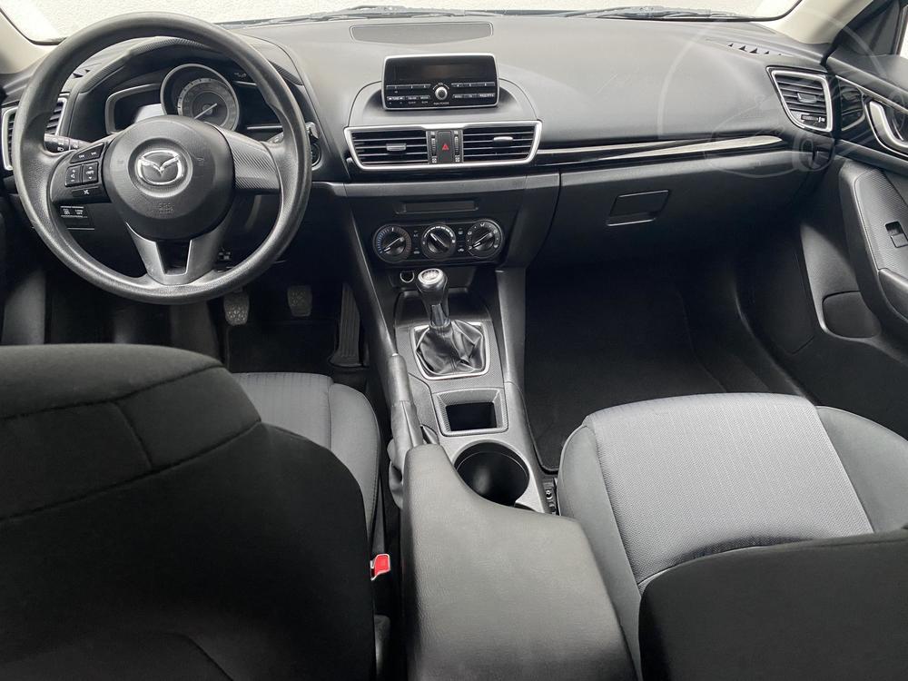 Mazda 3 1.5 i, R