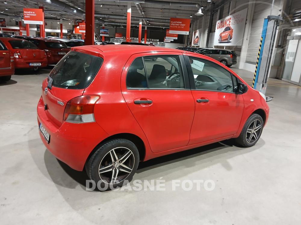 Toyota Yaris 1.0 VVT-i, R