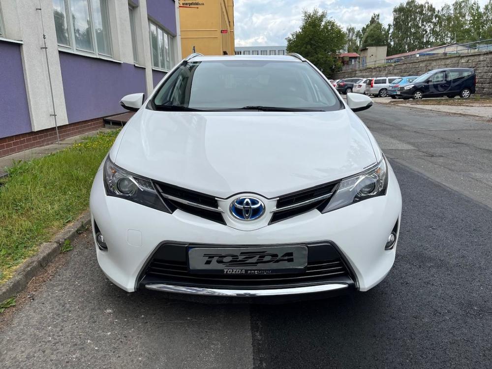 Toyota Auris 1,8i Hybrid /servis.kn. /