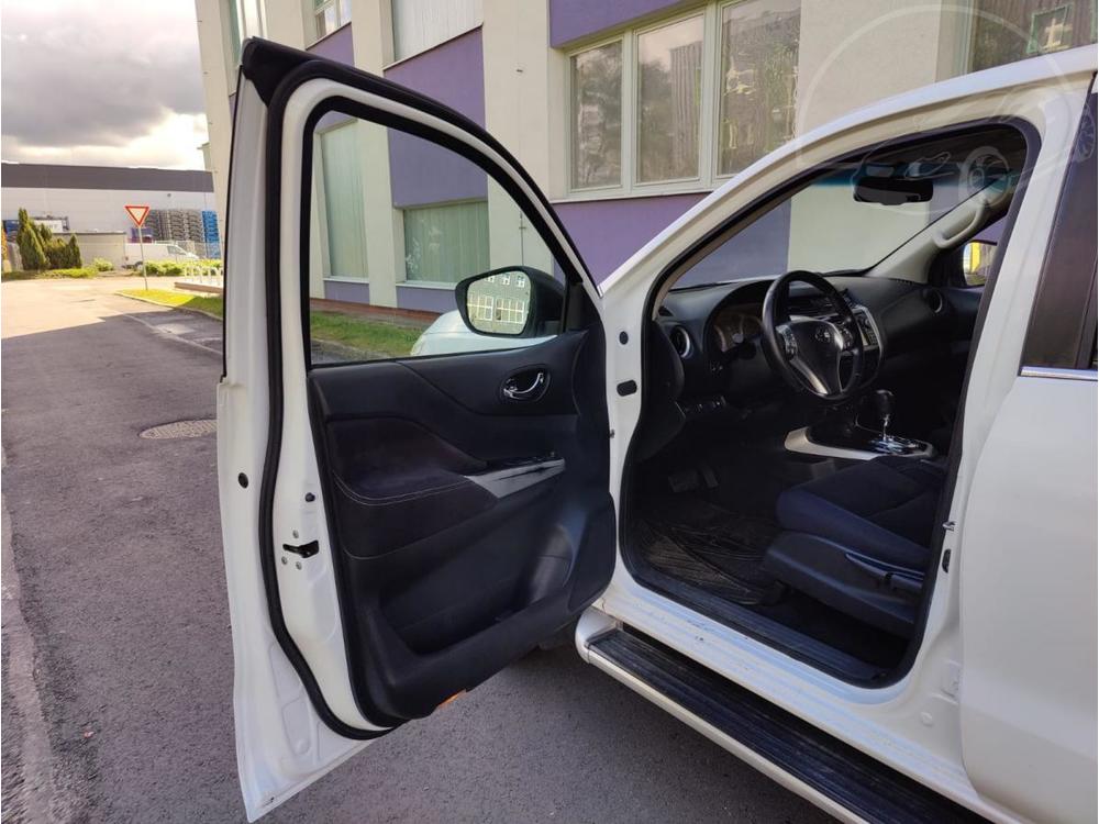 Nissan Navara 2,3 dCi 4WD / Tekna / servis.k