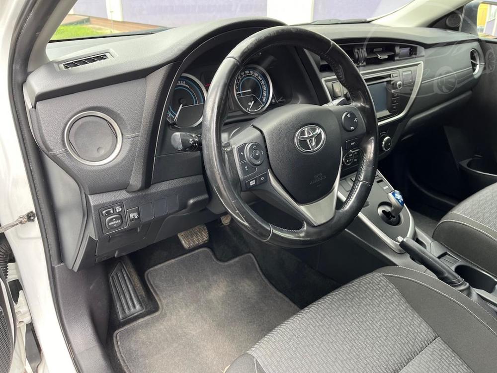 Toyota Auris 1,8i Hybrid /servis.kn. /