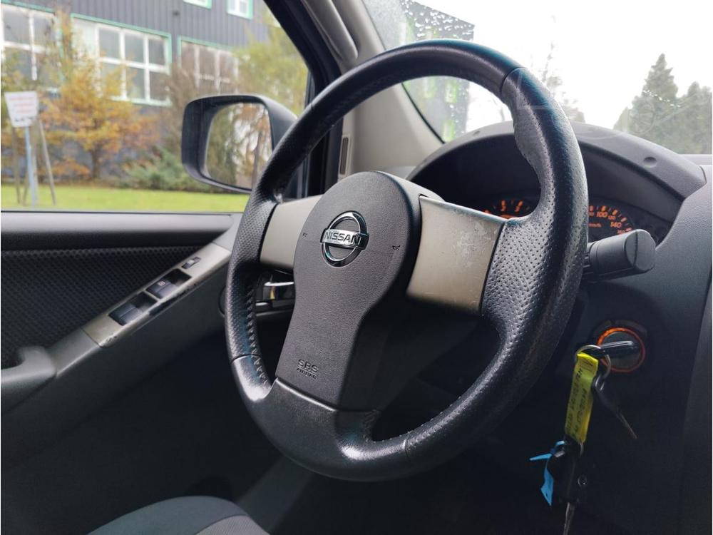 Nissan Navara 2,5 DCi 4x4 / automat /