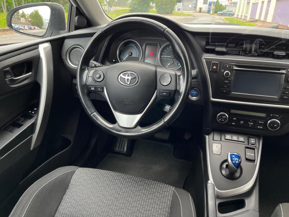 Toyota Auris 1,8i Hybrid /servis.kn. /