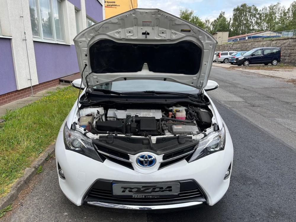 Toyota Auris 1,8i Hybrid /servis.kn. /