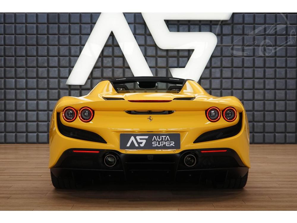 Ferrari  Spider LIFT LED ACC P-Display