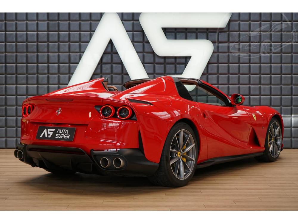 Ferrari  GTS AFS CarPlay Zruka PDIS