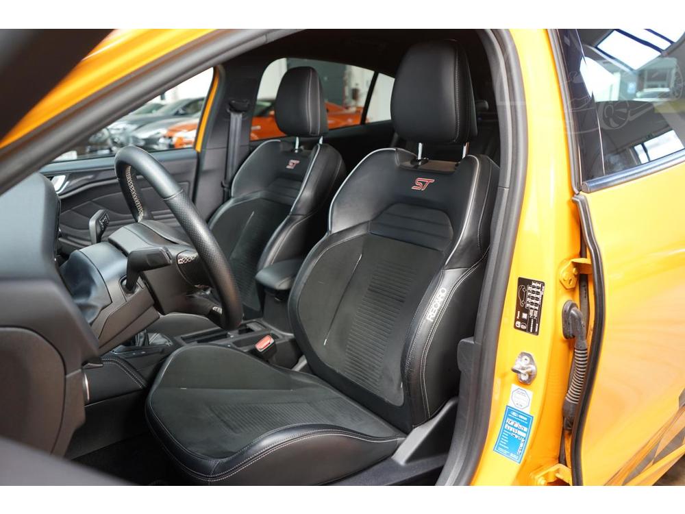 Ford Focus ST 206kW B&O HUD Kamera Recaro