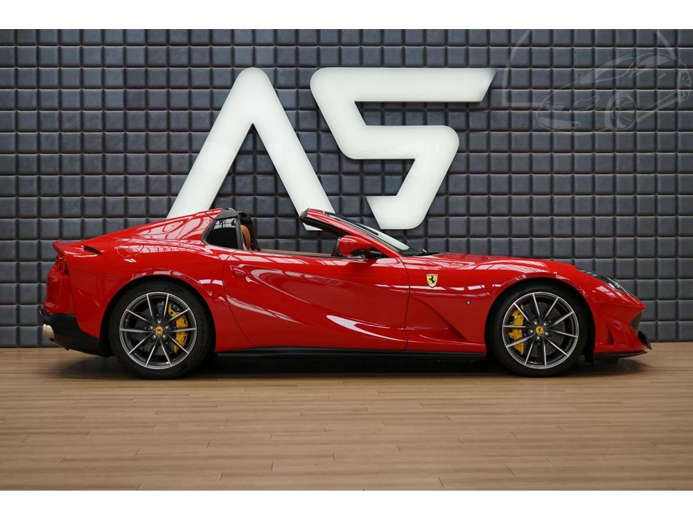 Ferrari  GTS AFS CarPlay Zruka PDIS