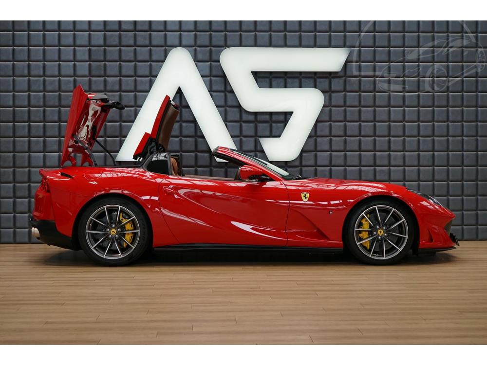 Ferrari  GTS AFS CarPlay Zruka PDIS