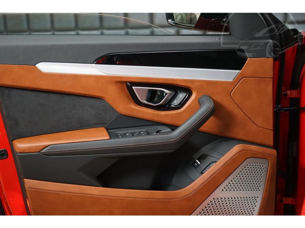 Lamborghini  B&O Mas ADAS Zruka HUD CZ