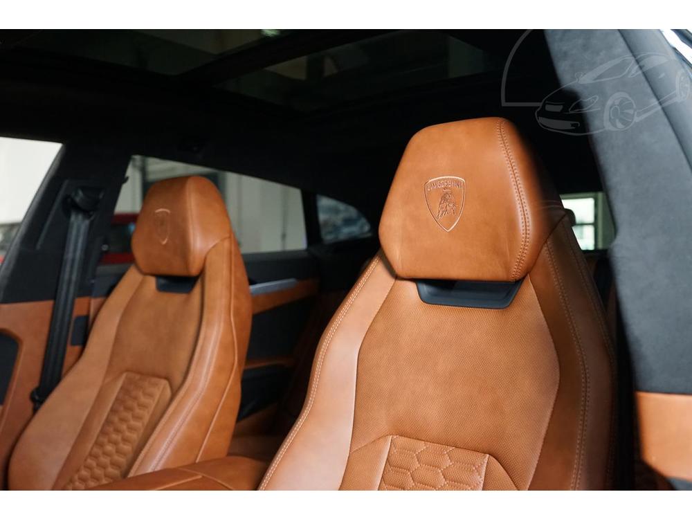 Lamborghini  B&O Mas ADAS Zruka HUD CZ