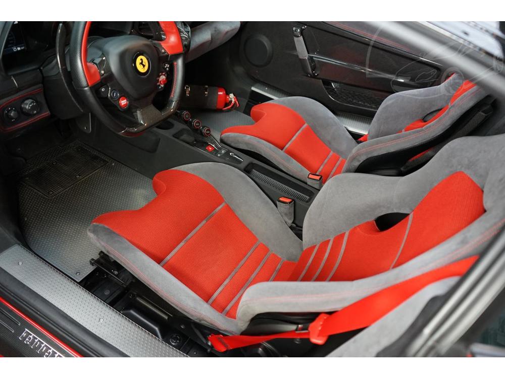 Ferrari F458 Speciale Bi-Color 441kW Carbon