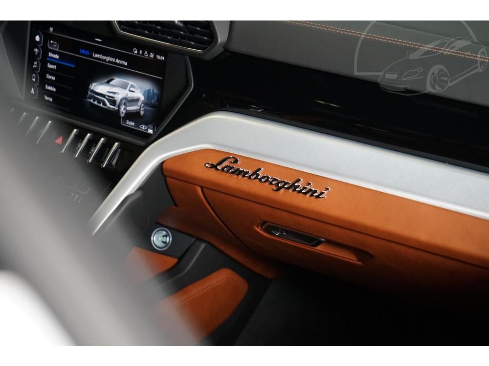 Lamborghini  B&O Mas ADAS Zruka HUD CZ