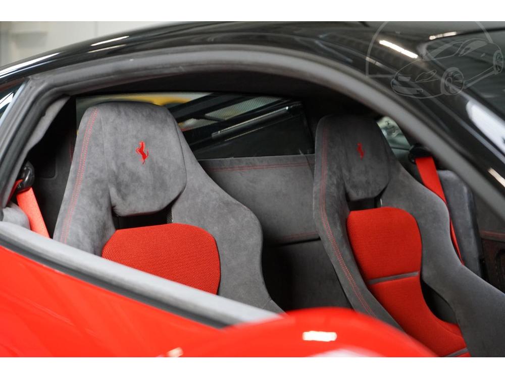 Ferrari F458 Speciale Bi-Color 441kW Carbon