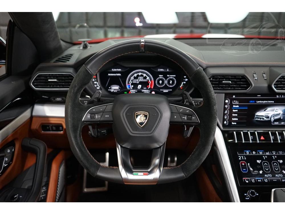 Lamborghini  B&O Mas ADAS Zruka HUD CZ