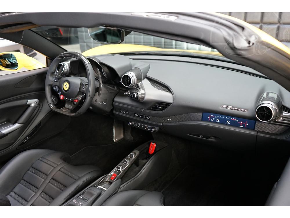 Ferrari  Spider LIFT LED ACC P-Display