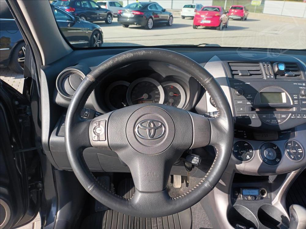 Toyota RAV4 2,0 VVT-i AUTOMAT,R,1MAJ