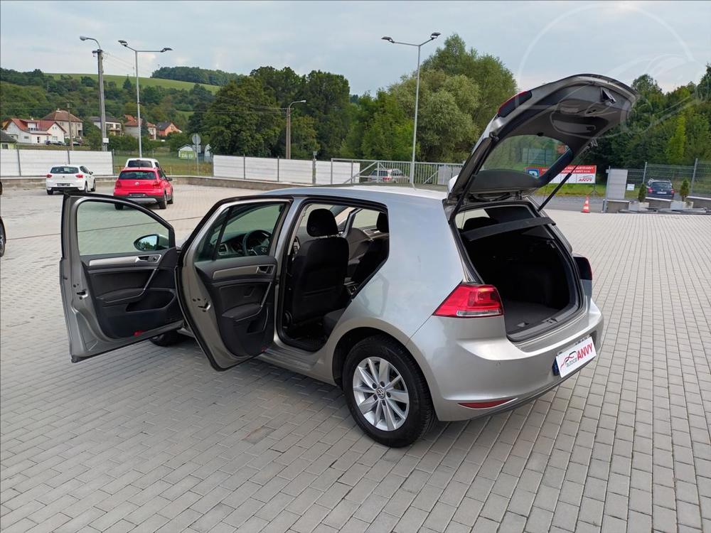 Volkswagen Golf 1,2 TSI,63KW,SERVISKA,KLIMA,